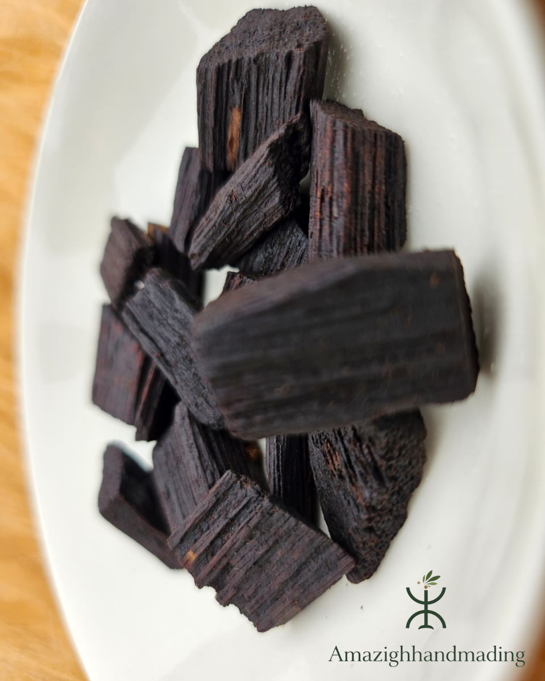 Natural Oud Bakhoor – Aromatic Wood Chips for Home Fragrance & Traditional Use