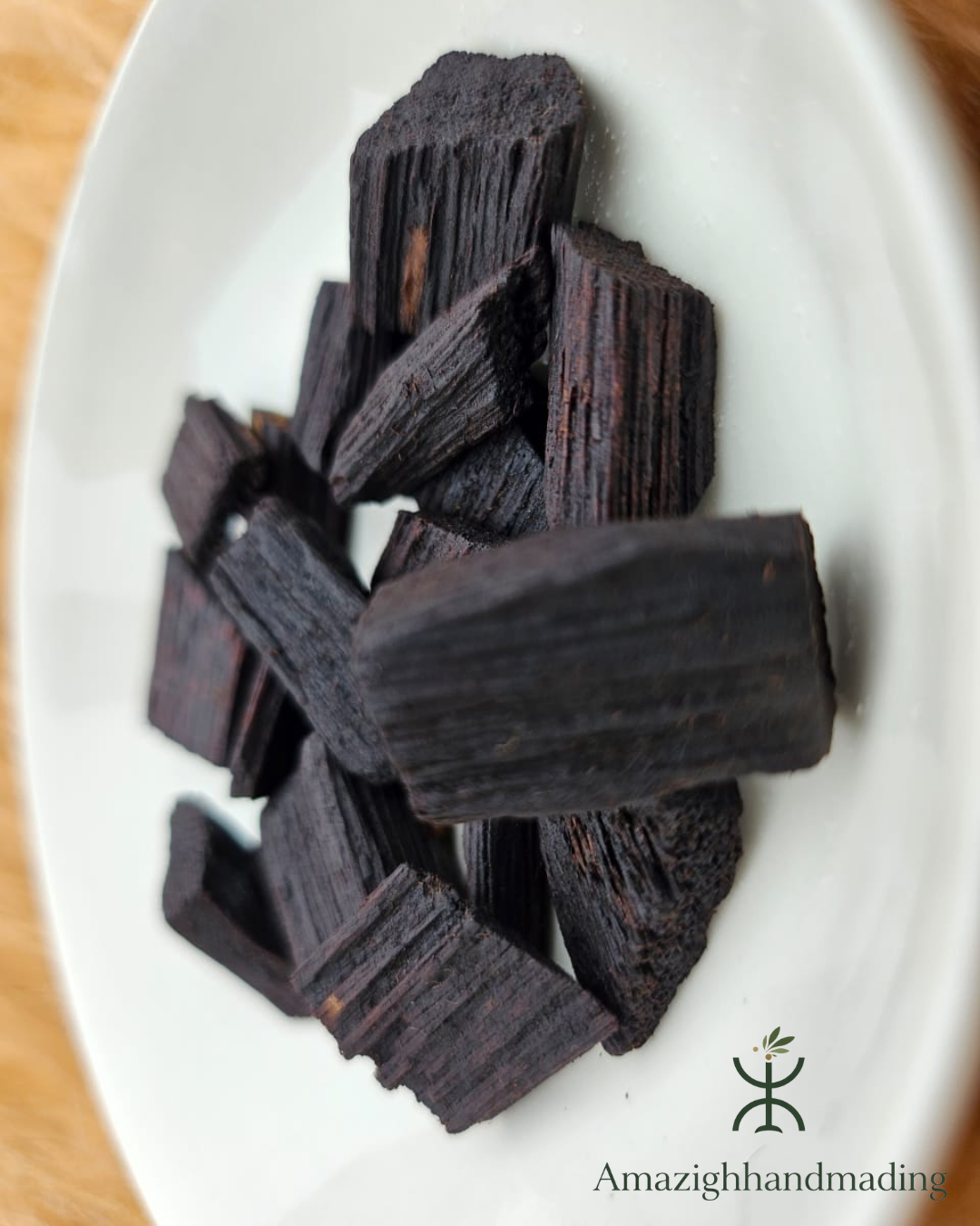 Natural Oud Bakhoor – Aromatic Wood Chips for Home Fragrance & Traditional Use