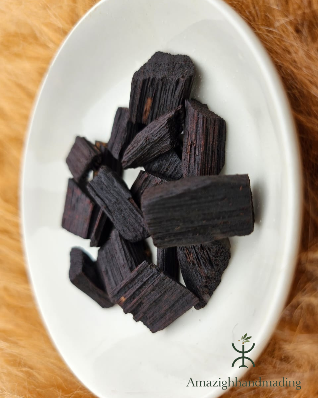 Natural Oud Bakhoor – Aromatic Wood Chips for Home Fragrance & Traditional Use